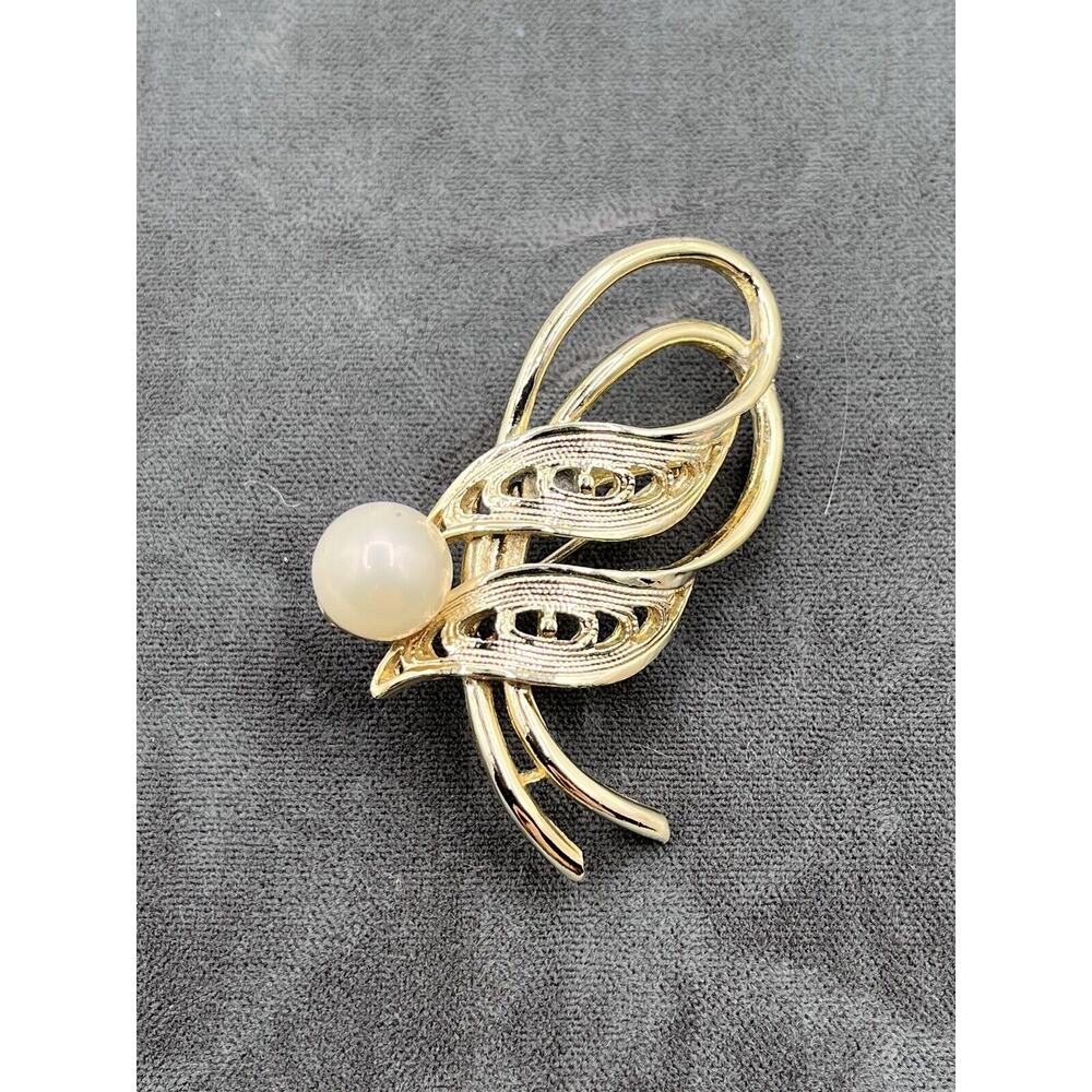 Gold Tone Brooch Pin Double Leaf Ribbon Single Faux Pearl
